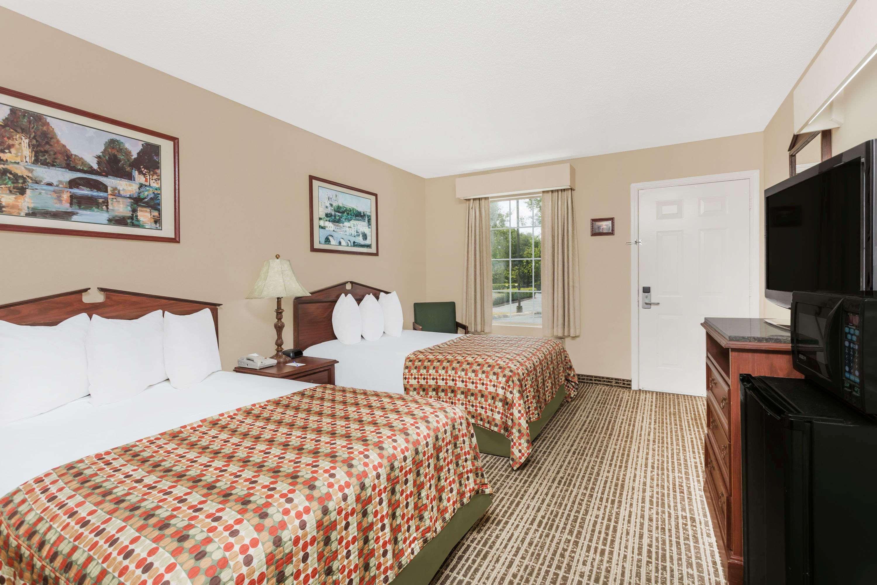 Baymont By Wyndham Anderson Clemson Hotel Екстериор снимка