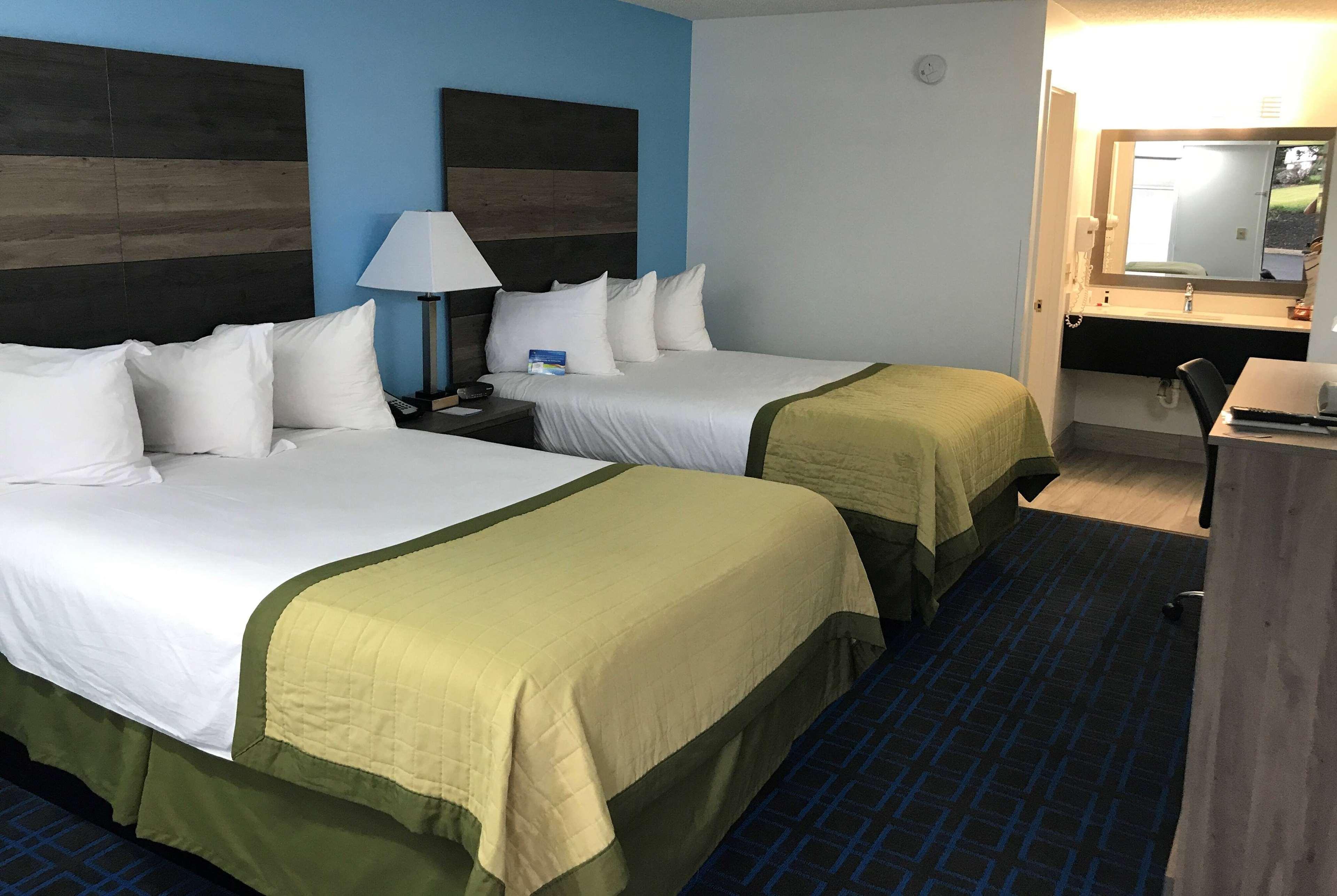 Baymont By Wyndham Anderson Clemson Hotel Екстериор снимка
