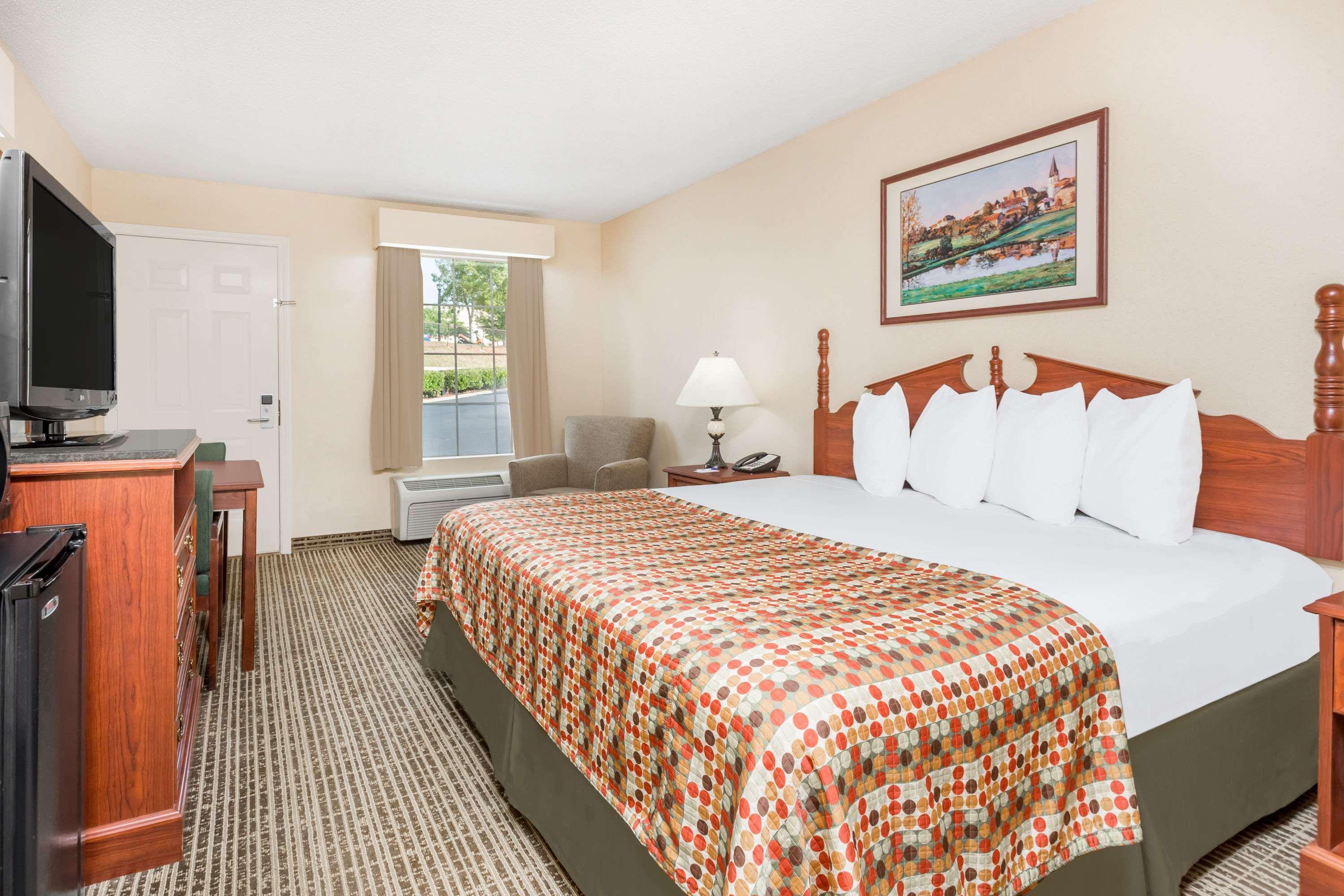 Baymont By Wyndham Anderson Clemson Hotel Екстериор снимка